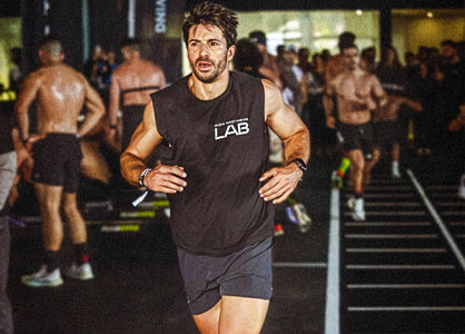 Creatina é crucial para atletas de endurance (corredores, ciclistas). Melhora potência de pico, glicogénio muscular, hidratação e acelera a recuperação.